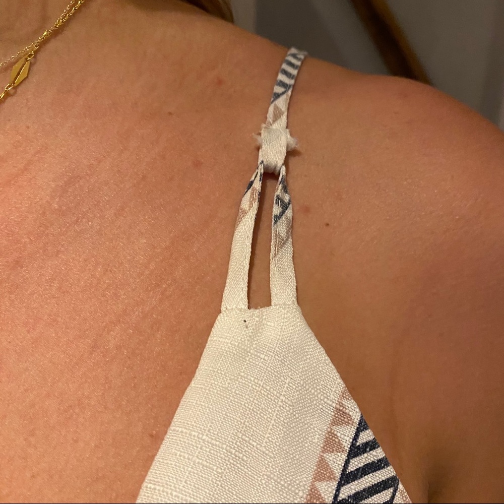 Backless Patterned Romper - Picture 5 of 6